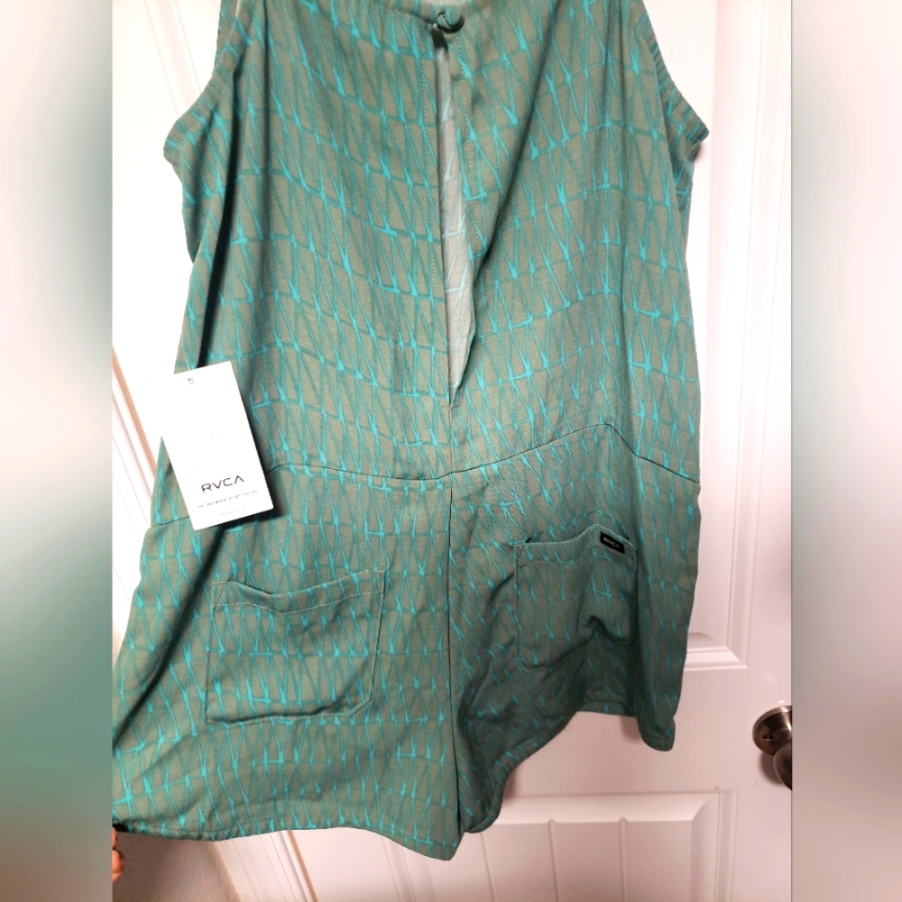 RVCA women's sleeveless Romper - Picture 3 of 8